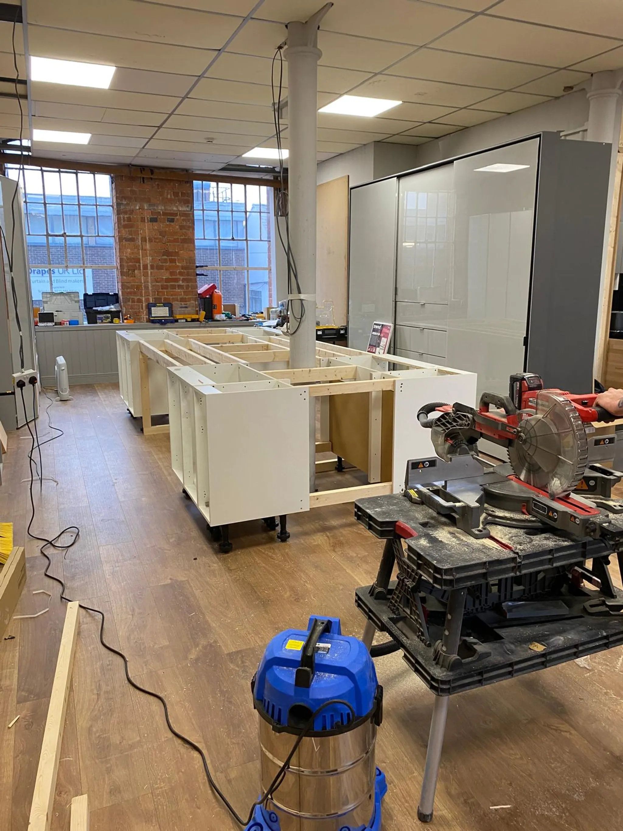 Kitchen Fabric Technicians Table - Image 8