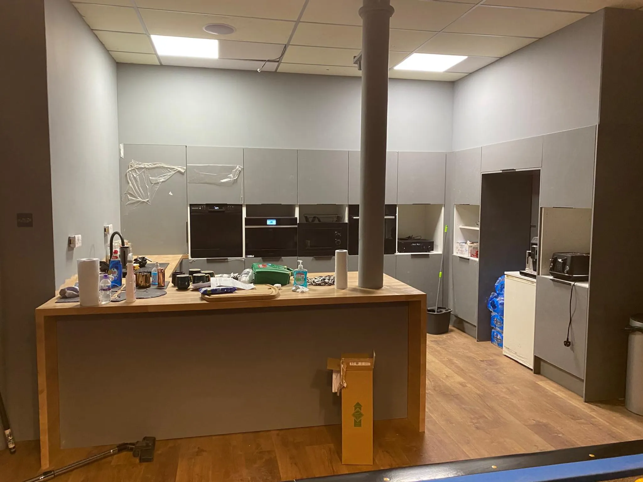 Kitchen Fabric Technicians Table - Image 12