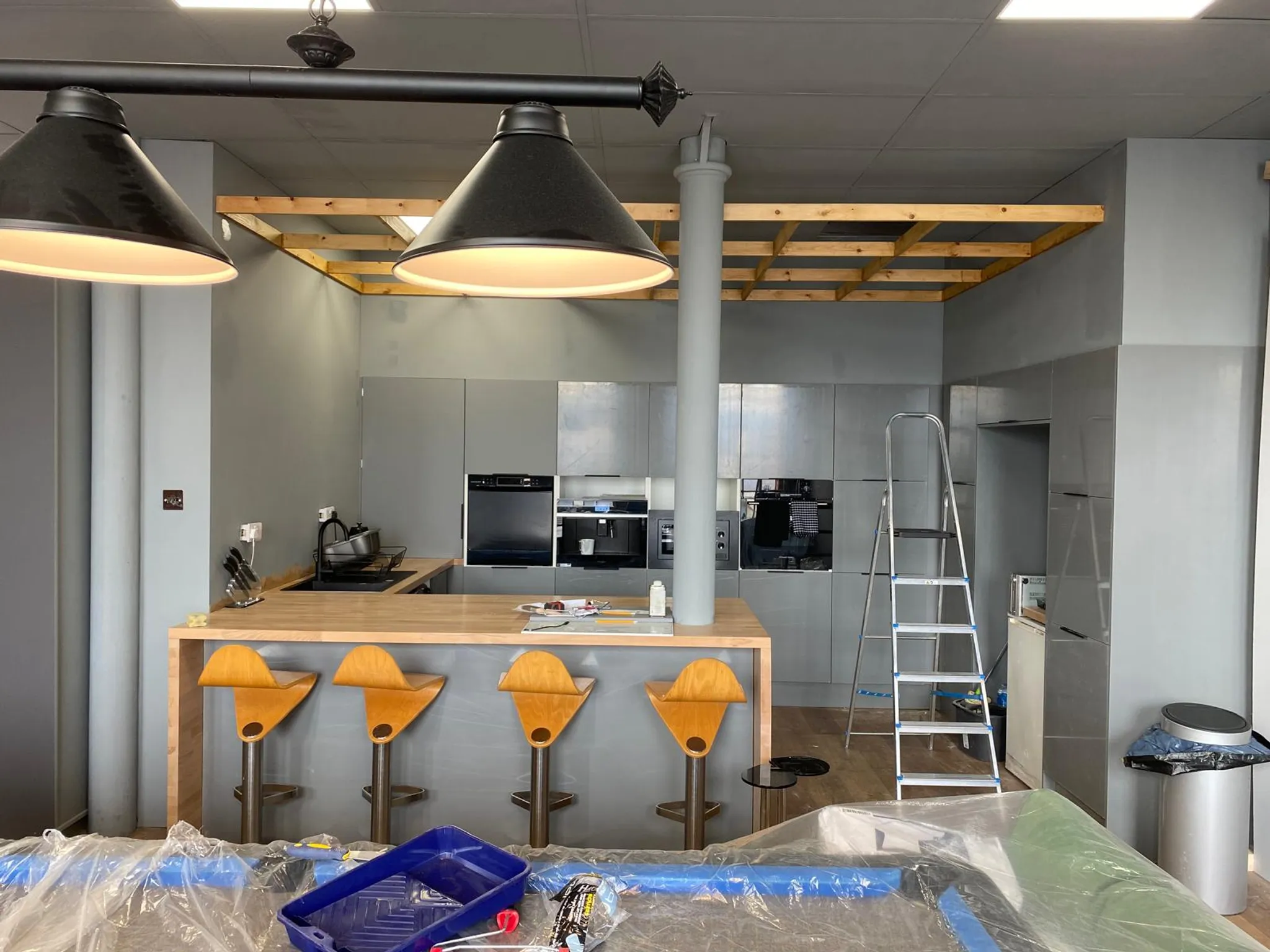 Kitchen Fabric Technicians Table - Image 14